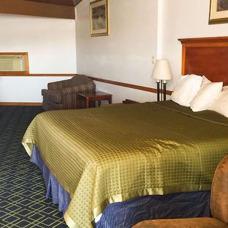 Trade Winds Inn Клинтон Экстерьер фото