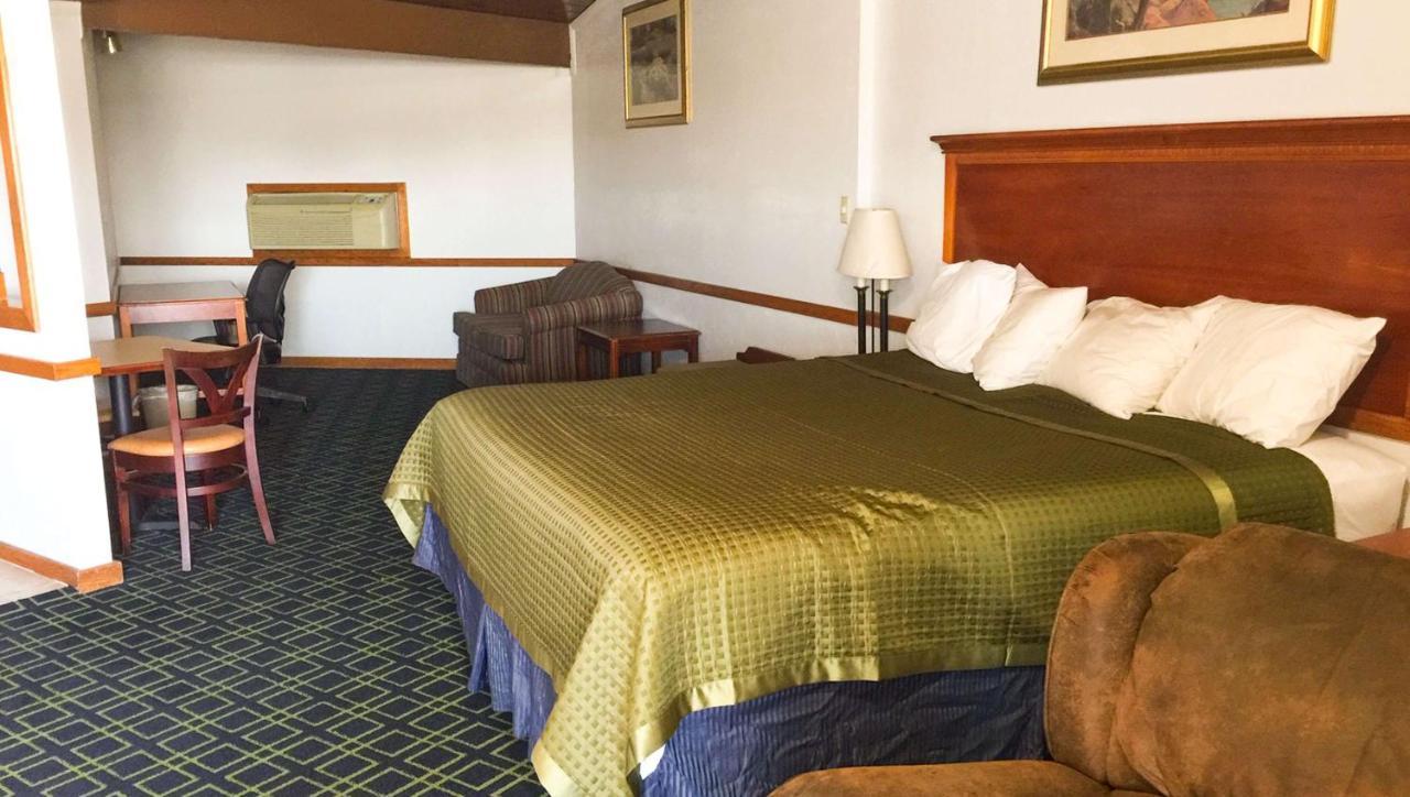 Trade Winds Inn Клинтон Экстерьер фото