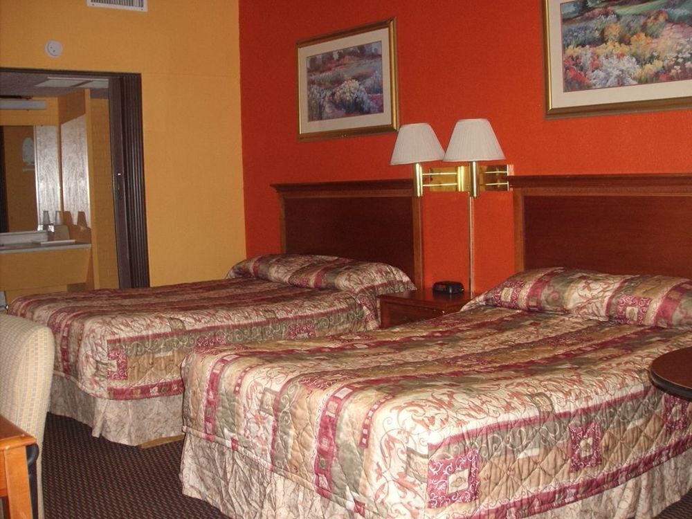 Trade Winds Inn Клинтон Номер фото